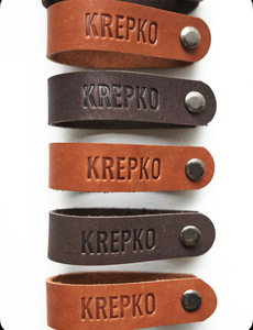 Брелок для ключей из кожи KREPKO + 200 бонусов, с картой Ozon